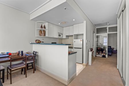 Prime St Kilda Road Location - Move-In Ready Apartment - Photo 4