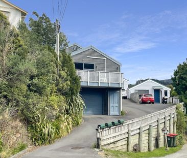 Sunny 3-Bedroom Townhouse in Sought-After Wadestown - Photo 4