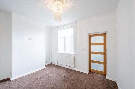 2 bedroom end of terrace house to rent - Photo 3