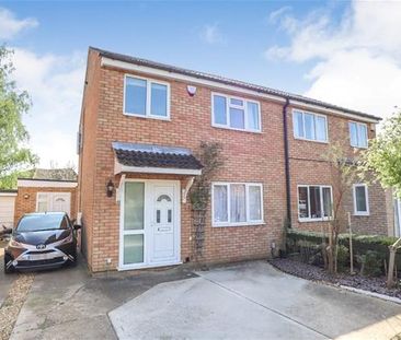 4 bedroom semi-detached house to rent - Photo 5