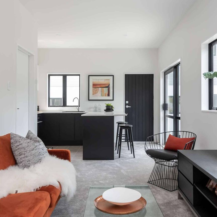 Near New 2 bedroom home, single carpark space - Photo 1