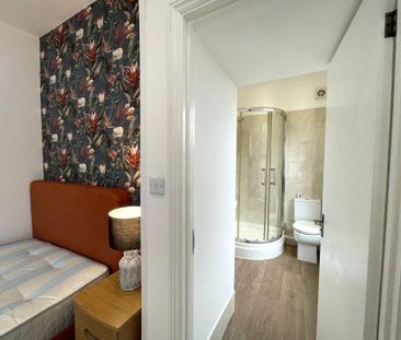1 bedroom in a house share to rent - Photo 4