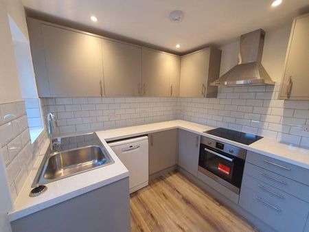 4 bedroom terraced house to rent - Photo 2