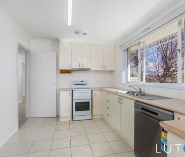 12 Curlewis Crescent, Garran ACT 2605 - House For Rent | Domain - Photo 2