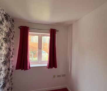 3 bedroom end of terrace house to rent - Photo 4