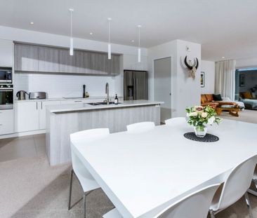 Fab spacious family home in great location with Double Garage!! - Photo 6