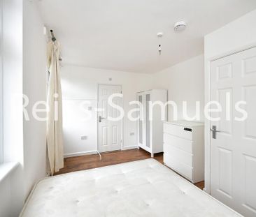 4 bedroom terraced house to rent - Photo 3