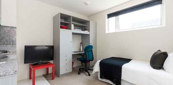 Studio Apartment - Photo 2