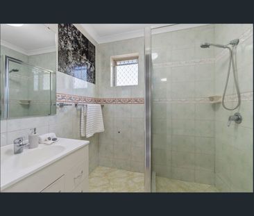 Room for rent in stunning large renovated house in Ballajura! - Photo 5