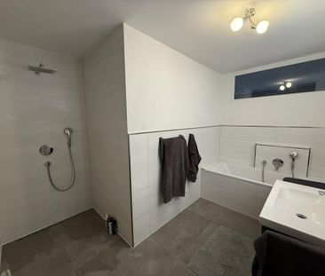 sehr moderne 2,5-Zimmer-Wohnung mit außergewöhnlichen Balkon ab 01.... - Photo 5