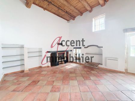 Noves : Mas de 3 chambres avec cour et abri, - Photo 3