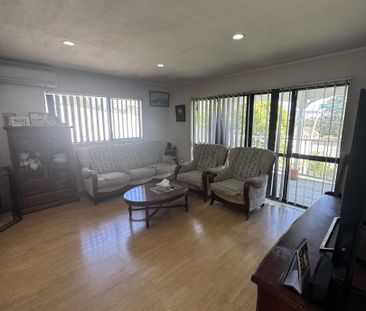 Looking for a home with great street appeal? - Photo 5
