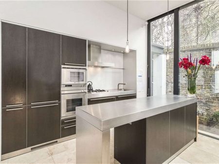 An impressive, unique and modern four bedroom house ideally located on a quiet residential road. - Photo 5