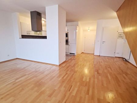 FERNBLICK, DACHGESCHOSS, 102 m2 Maisonette, Wohnküche, 2 Zimmer, Wannenbad, Parketten, Innstraße - Photo 3