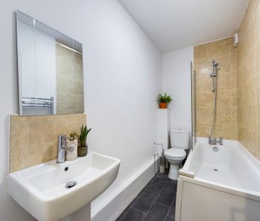 4 bedroom flat to rent - Photo 3