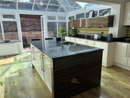 3 bedroom semi-detached house to rent - Photo 3