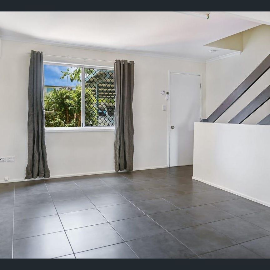 TWO BEDROOM UNIT IN CENTRAL LOCATION! - Photo 1