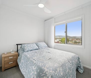 THREE BEDROOM APARTMENT WITH SPECTACULAR HARBOUR VIEWS - Photo 5