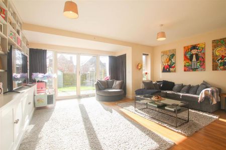 4 bedroom detached house to rent - Photo 3