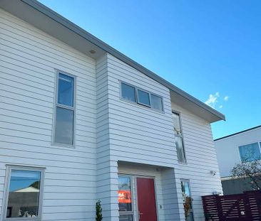 Chic 2BR Townhouse in Lower Hutt - Photo 1