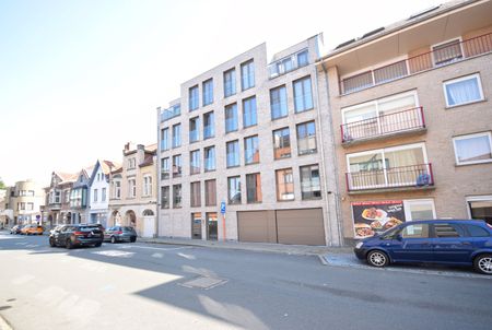 Ruim en recent appartement met kelderberging en garage in Roeselare, nabij centrum - Foto 2