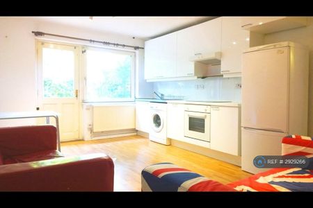 4 bedroom flat to rent - Photo 4
