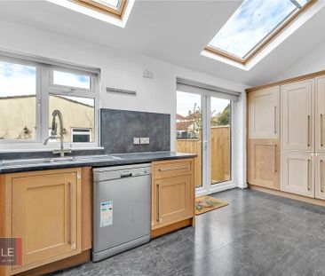 4 bedroom end of terrace house to rent - Photo 5