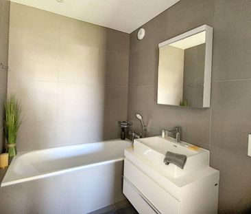 A SAISIR ! APPARTEMENT DE 3.5 PIECES AVEC VUE SUR LE LAC ! - Foto 6