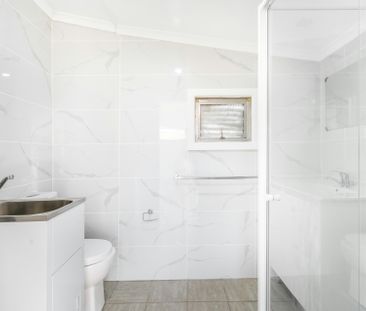 WELL MAINTAINED IN FANTASTIC LOCATION. - Photo 5