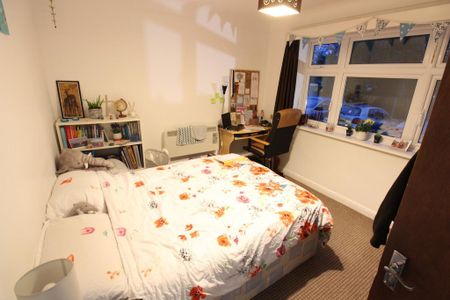 3 bedroom ground floor flat to rent - Photo 3