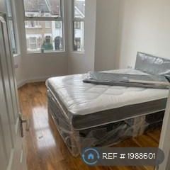 4 bedroom terraced house to rent - Photo 1