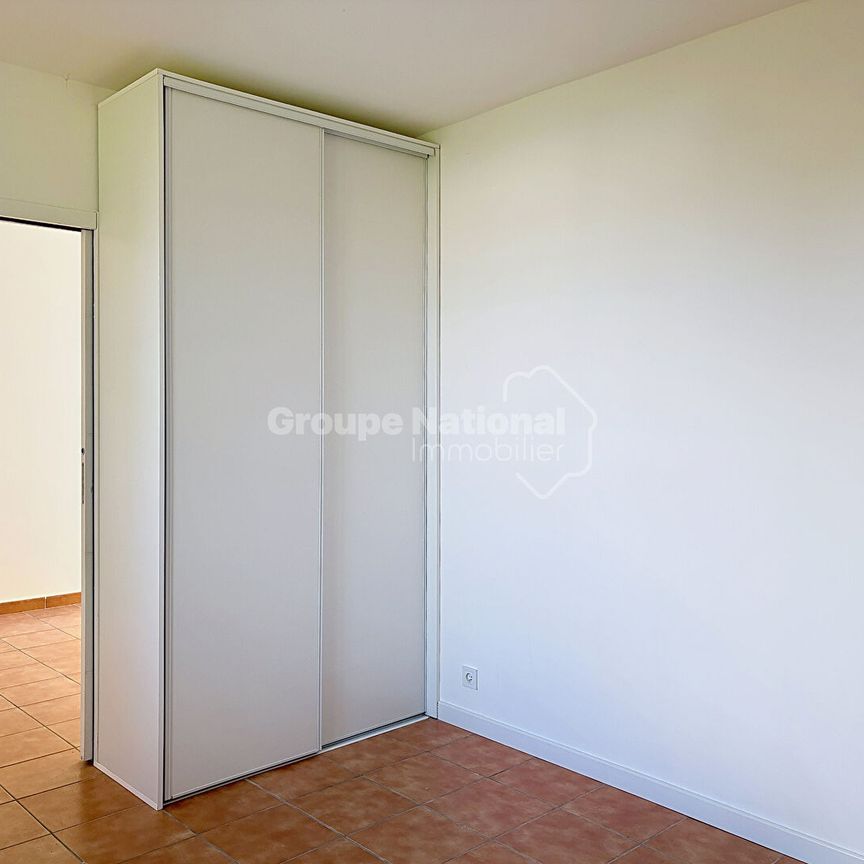 Appartement t2 en rez de jardin sur Berre L'étang, - Photo 1