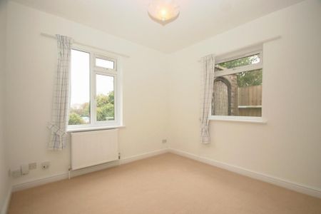 4 bedroom detached house to rent - Photo 3