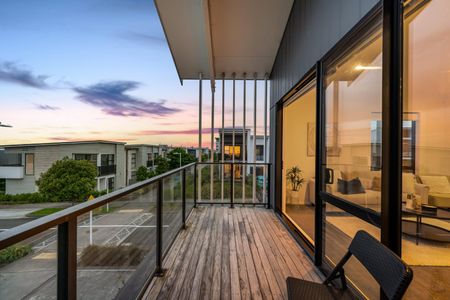 Sunny Corner Home - Photo 3