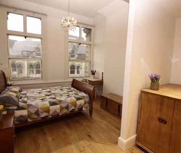 3 bedroom flat to rent - Photo 3