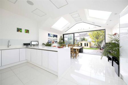 4 bedroom terraced house to rent - Photo 5