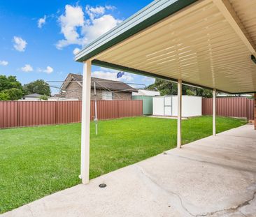 Modern 3 Bedroom Family Home in Convenient Dean Park Location - Photo 4