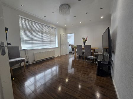 Roseary Close, West Drayton - Photo 2