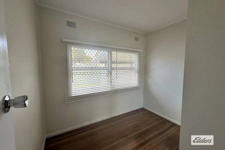 Light and airy 3 bedda, Walk to Hospital. - Photo 3