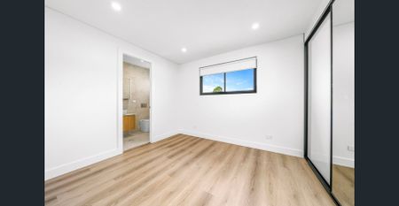 ULTRA-LUXURY FIVE BEDROOM DUPLEX! - Photo 4