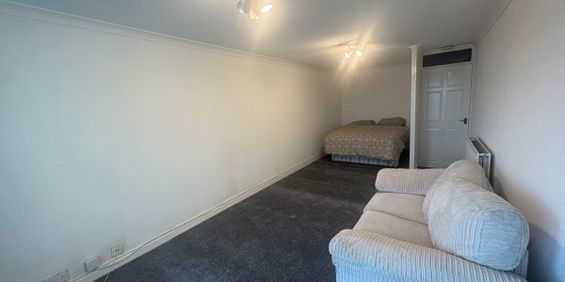 213, Sandown Court, Preston - Photo 3