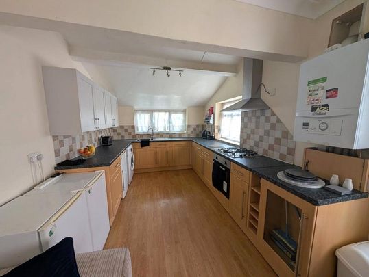 4 bedroom property to rent - Photo 1