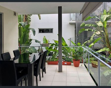 Executive Apartment in the heart of stunning Bulimba - Photo 4