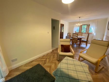 4 bedroom detached house to rent - Photo 2