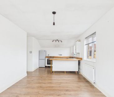 Larkham Close, Feltham,TW13 - Photo 5