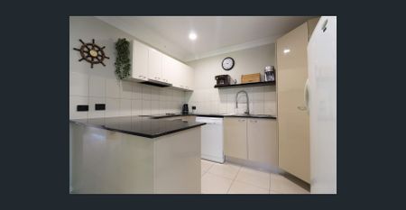 Low Maintenance Coastal Living - Only 300m Walk To The Beach! - Photo 3