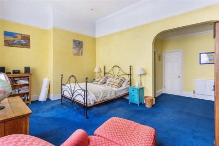 5 bedroom townhouse to rent - Photo 4