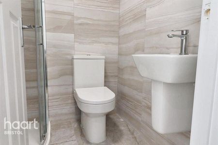 1 bedroom in a house share to rent - Photo 5