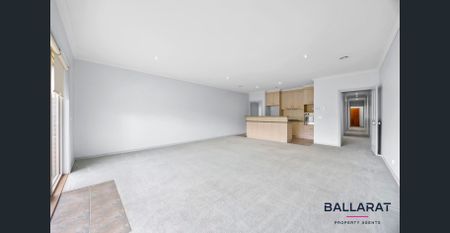 Three Bedroom, Two Bathroom, Double Garage in Central Location - Photo 4