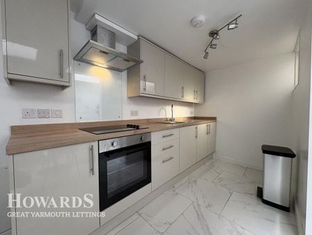 4 bedroom terraced house to rent - Photo 5